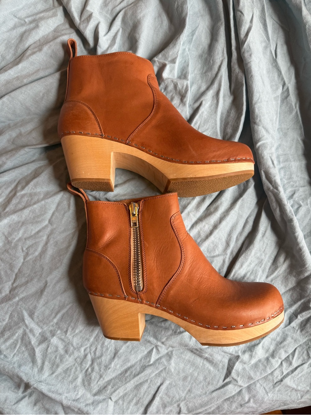Swedish Hasbeens. Women’s Tan Leather Clog Booties with Wooden Heel